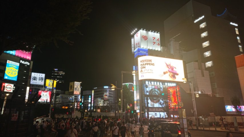 KawamataMail's tweet photo. 昨日、仕事で新宿と池袋にいました。移動中に撮影した写真です。真夏日の日に大勢の人で賑わう繁華街。社会人も含め学生達も夏を楽しんでいます。 https://t.co/TZxWyVXt69