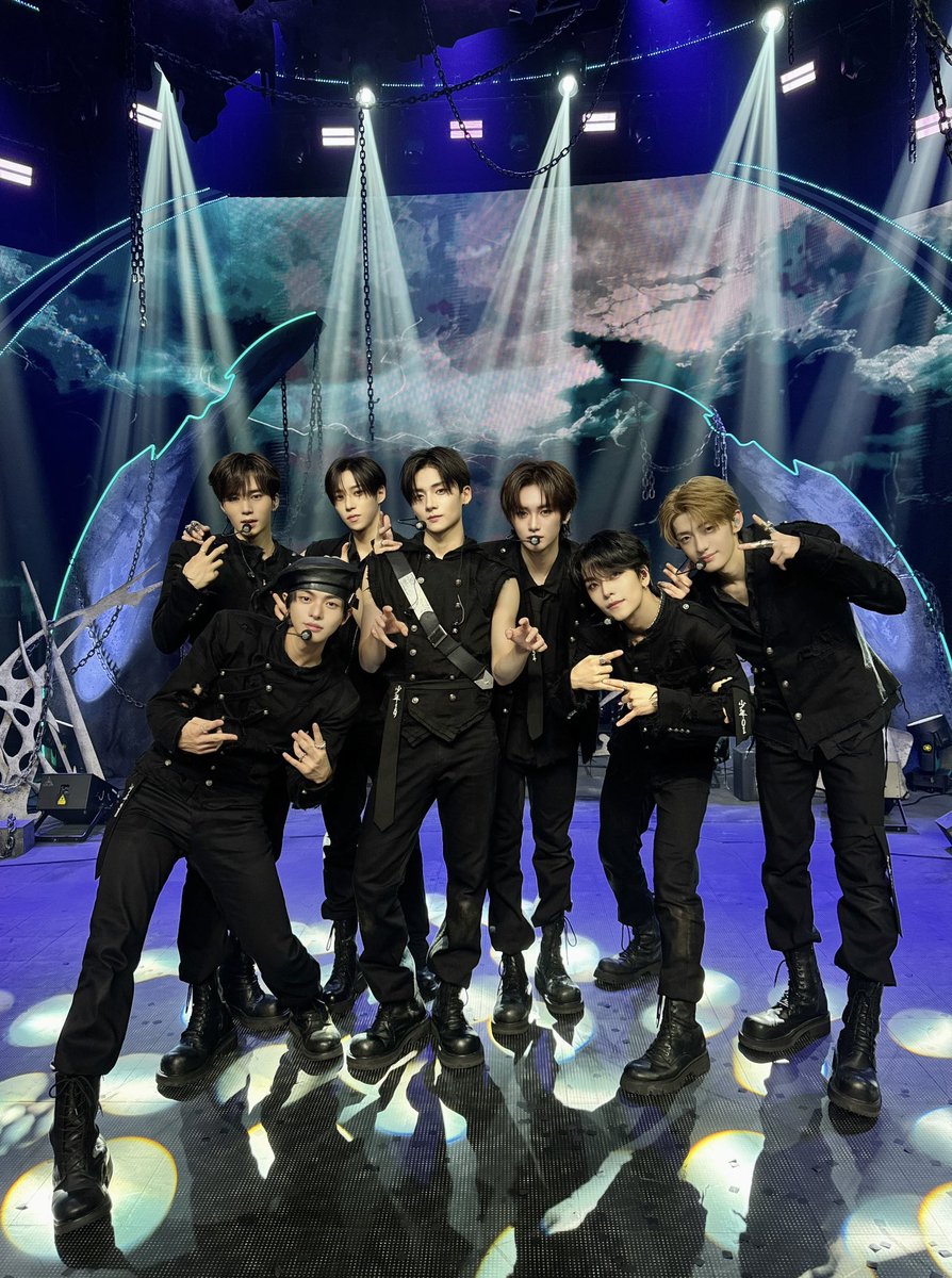 ALD1_official's tweet photo. 2026.08.27. Mnet M COUNTDOWN

#ALPHADRIVEONE #ALD1
#알파드라이브원
#BORN_DIRE #UNBREAKABLE_少年BEAST https://t.co/xjreUe0g93