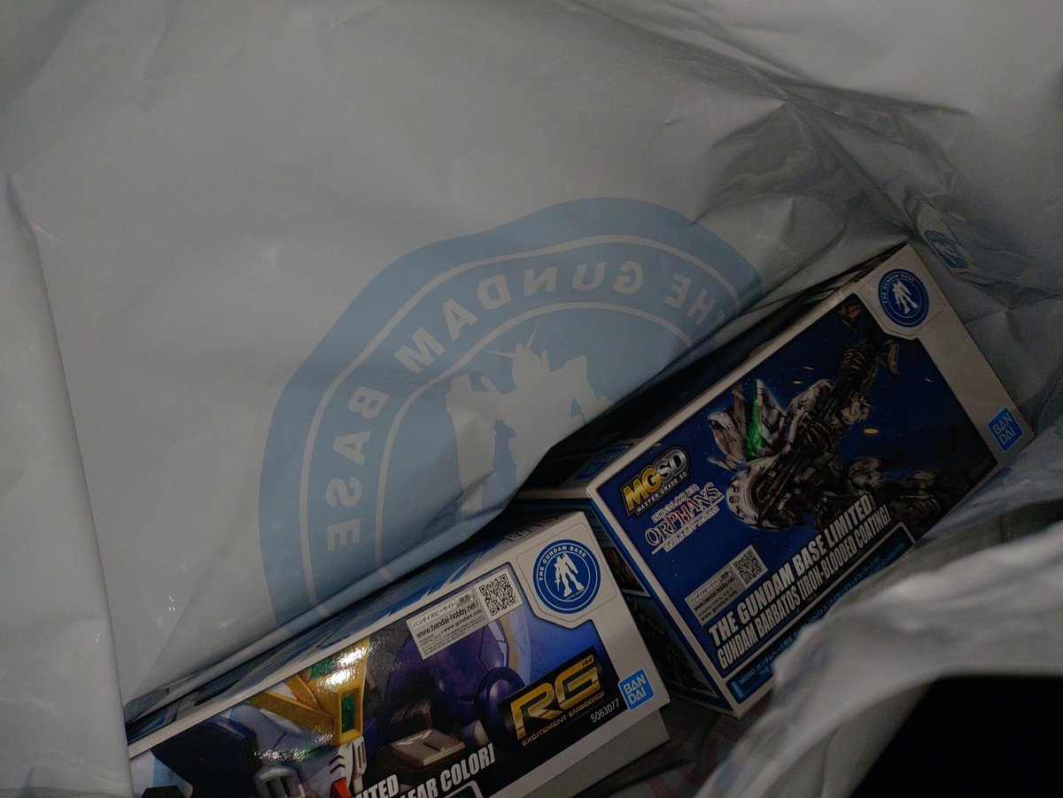 Ch_Chulainn_KeN's tweet photo. 忘れていたランナー回収に寄っただけなのに···
MGSDに手を出してしまったwww
一昨日買ったウェポンセットが売り切れてた、ギリギリだったのね💦
この一月で超積み増えたから頑張って崩さねゔぁ💧
#エミフルMASAKIガンダムベースポップアップストア https://t.co/sreXNWKPYt