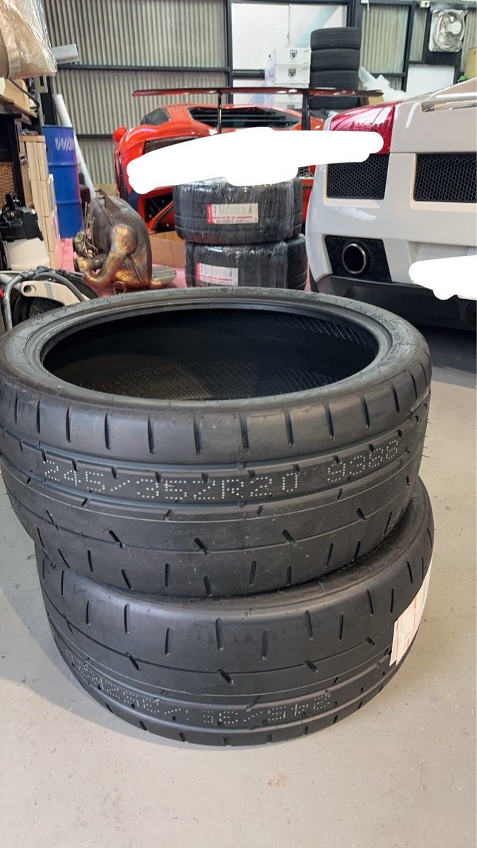 hemuhemu_46's tweet photo. タイヤ届いた、
ナンカンのcrs
フロント　245/35ZR20
リア　　　285/35ZR20
前から履きたかったタイヤ楽しみやな〜 https://t.co/4XhQ0wSnsH