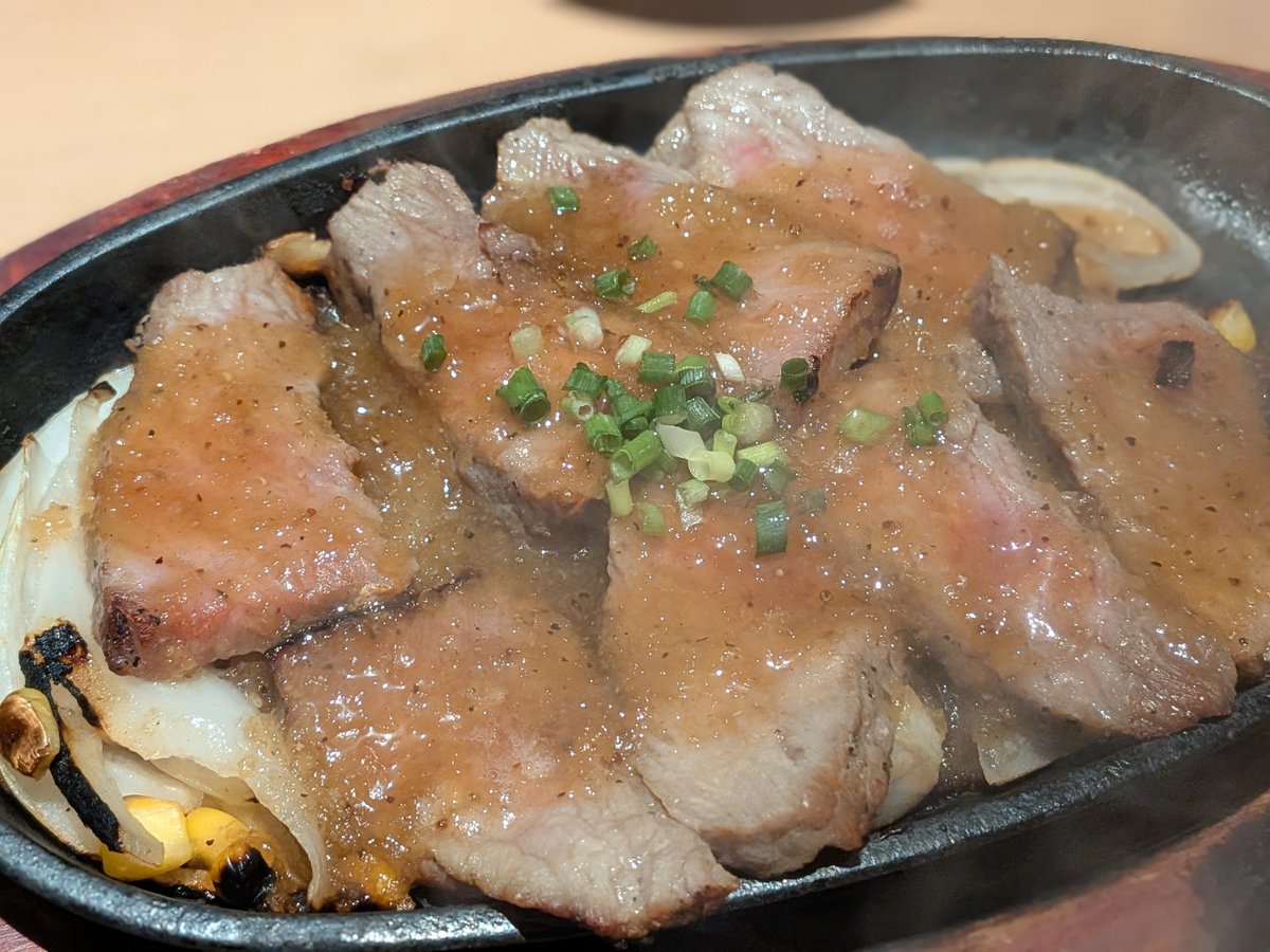 tein_caffein's tweet photo. 周りのJKが皆でスタバやカフェに行ってるなか、私は一人で完全個室の居酒屋へ定食を食べに行く。来店2回目なのに顔覚えられてて結構恥ずかしい https://t.co/c7M47ije69