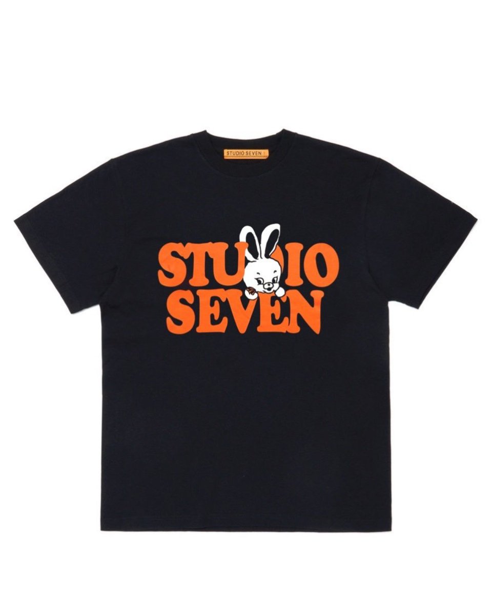 _STUDIOSEVEN's tweet photo. 【NEWS】
8/30(日)STUDIO SEVENからスペシャルセットが登場🎁

Tシャツと小物3点（コーム・ヘアクリップ・ミラー）をひとつにまとめた、日常に取り入れやすいセット。

自分へのご褒美にはもちろん、大切な方へのギフトにもピッタリ✨

■詳細
https://t.co/xzDHquXSOi 

#STUDIOSEVEN
#スタジオセブン https://t.co/ipj3Q1l3hN