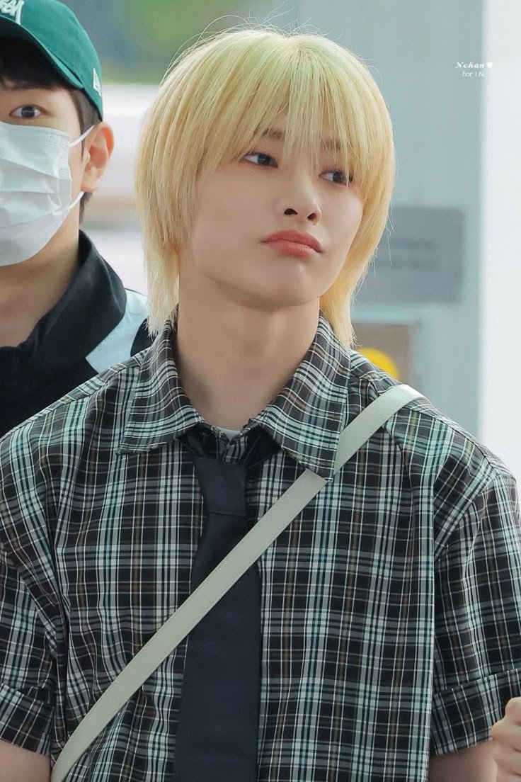 hynlover's tweet photo. childhood friends to lovers to exes jngchn who broke up when chn moved away for uni but now theyre both older and part of the same social circle so now theyre like "i used to know everything about you and now other people know you better but part of me still loves part of you" https://t.co/Yqb0c9z2d1