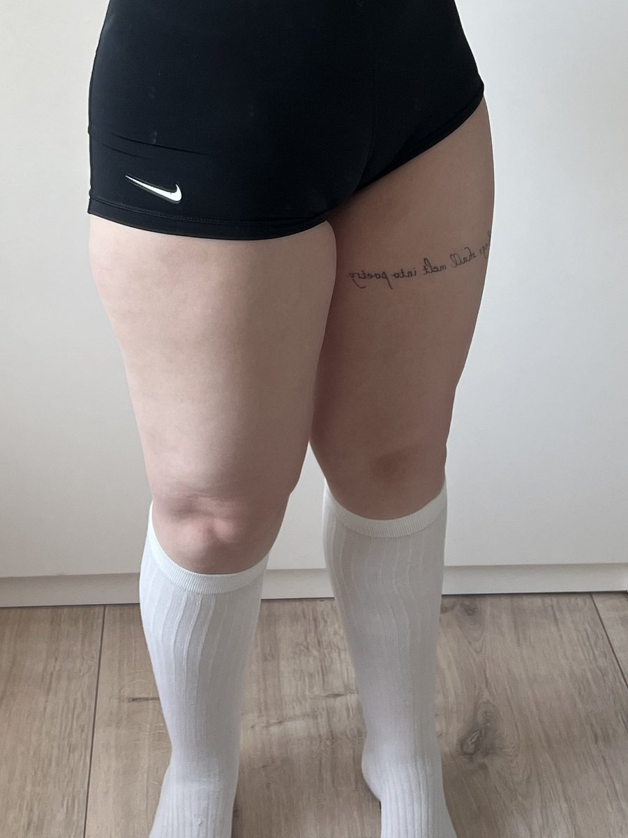 AnnaVeeX's tweet photo. 🖤 #nikepro #leggings https://t.co/7FKTY0heXk