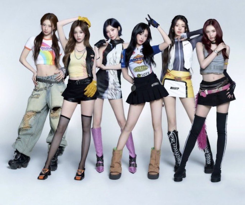 baemonsbase's tweet photo. Best selling 5th gen female albums on Circle Chart 🇰🇷 

1. DRIP — 1,072,107 
2. CHOOM — 852,554 🔺
3. BABYMONS7ER — 847,266
4. WE GO UP — 765,583

Entire top 4 is occupied by BABYMONSTER. https://t.co/hGOyzjZm05