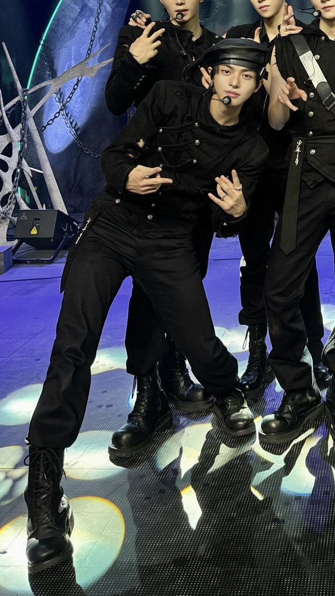 bluekittyboy_'s tweet photo. 왤캐 마름 ㅜㅜㅜㅠㅜㅡㅠㅠㅠㅠㅠ 핏 미쳤네 https://t.co/S318gnqvJo