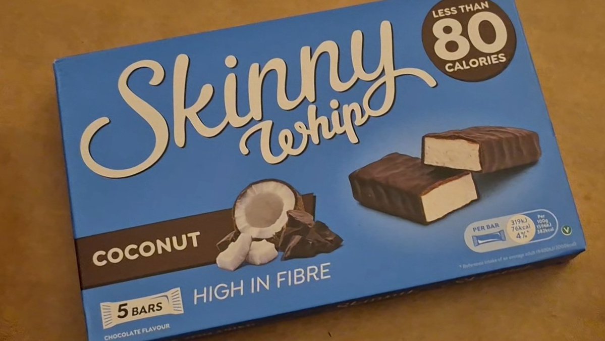 Mark_Daws's tweet photo. Skinny Whip has many flavours, so today's choice is coconut. Lets check it out.
Poundland £1
https://t.co/zun2th6FuF
#SkinnyWhipCoconut #Coconut #Chocolate #LowCalorie #Review https://t.co/qKiJkFCowb