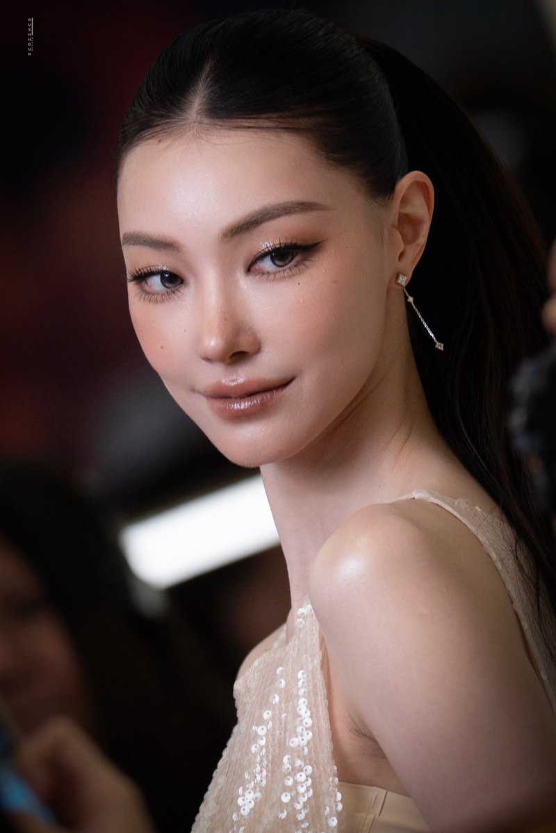 rushhour39's tweet photo. สวยแบบส๊วยยยยย สวยตะโกน

JINGJING WITH EL AT CBA 2026
#CentralBeautyAwards2026
#jingjingyu https://t.co/B1KcIUym8i