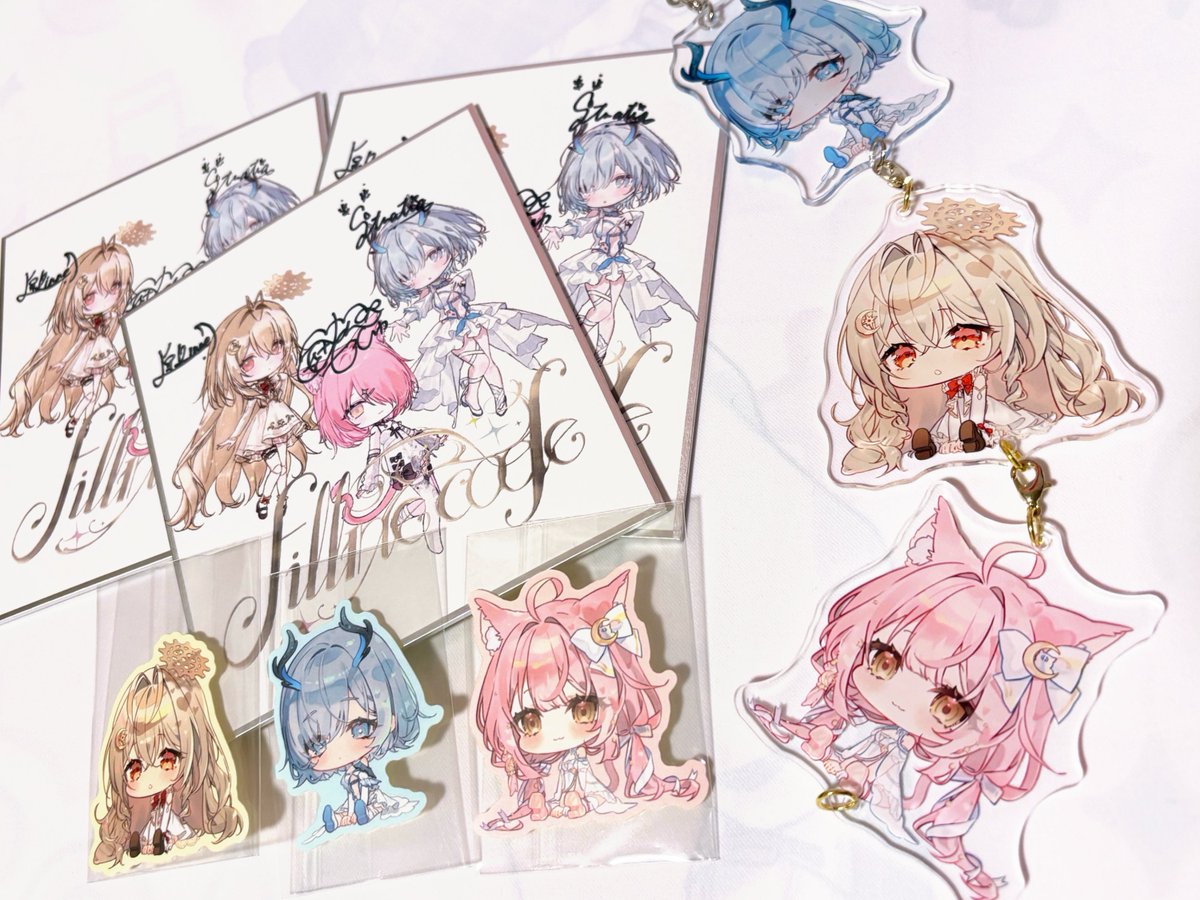 Stratia113's tweet photo. 今日はふぃるねこ全員でサイン書き会したよ~ ५✍🏻
グッズどれも可愛すぎるの!!
ぜひみんなにGETしてもらいたい✨✨

こちらのグッズは
VackOn-2026 AUTUMN-の現地で購入できます❕

チケットまだありますのでぜひ可愛いグッズGETと、私の歌声を聴きに来てください☺️🩵🩵

🔗https://t.co/jdo5ubb3KI https://t.co/XgAOpR3ZJP