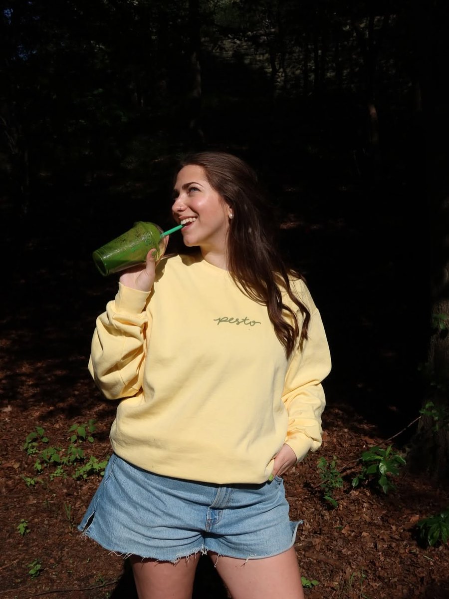 julialeahy_'s tweet photo. NEW MERCH OUT NOW!!! 🌱
Link in bio! (and if you wear any of the merch to my live show with  I might give you a free sticker👀) https://t.co/eR2bqoWt5r