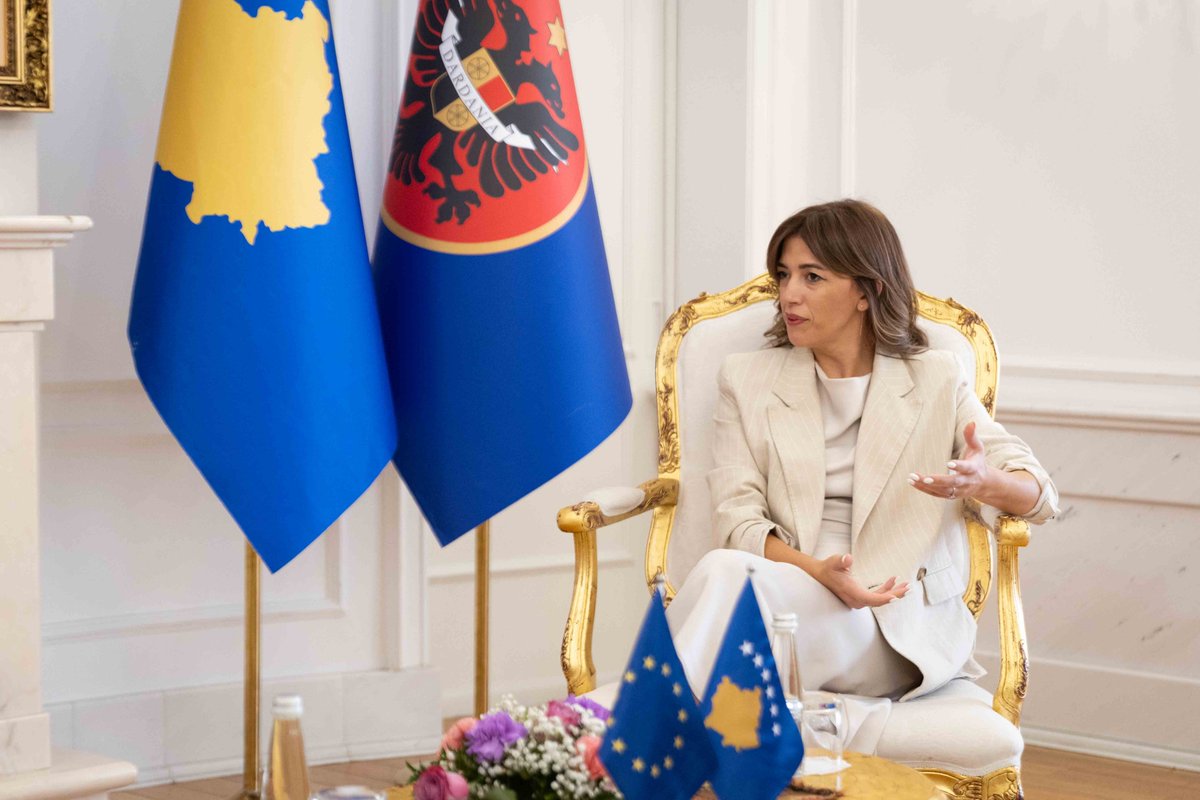 EUAmbKS's tweet photo. Proud to have served @EUKosovo in helping 🇽🇰 advance on its 🇪🇺 integration path, I had a farewell meeting with Acting President @albulenahaxhiu_.
EU will continue supporting Kosovo.
Kosovo needs to ensure political unity and make EU accession a common goal.

#EUbyYourSide https://t.co/wEbKmuObeK