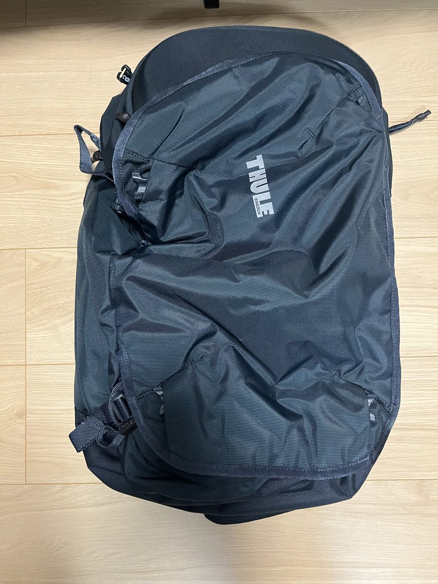 ClimbCrumbRun's tweet photo. 午前中に配達予定だったので
ギリギリまで待っていたがなかなか来ない
もう諦めて、今まさに仕事へ行こうとした
そのタイミングでヤマトさんが到着

めっちゃカッコいい
そして男心をくすぐるギミックが山盛り
これはいい買い物でしょ
飯食ったら急いでパッキングだ

#北海道マラソン
#Thule https://t.co/hzkiH3vxoN