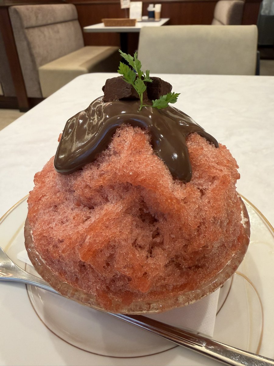 keitagoto's tweet photo. 今日のお昼は打ち合わせで少し遅れてしまい部署の同僚と一緒に飯に行けなかったので、かき氷とパンケーキじゃぁぁぁっ！！

#秋葉原
#カフェ
#かき氷
#パンケーキ
#Orielle https://t.co/yw4HyaFW3W