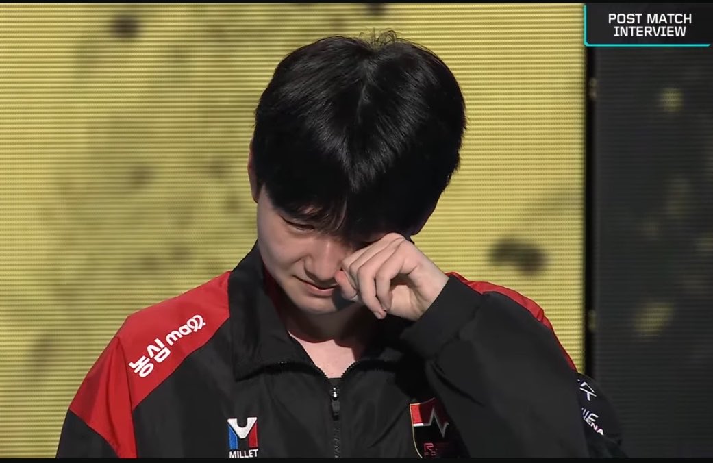meduzuhh's tweet photo. xross got emotional after qualifying for champs shanghai 🥹🥹☹️☹️❤️❤️❤️ https://t.co/dDDYQ1X2IW