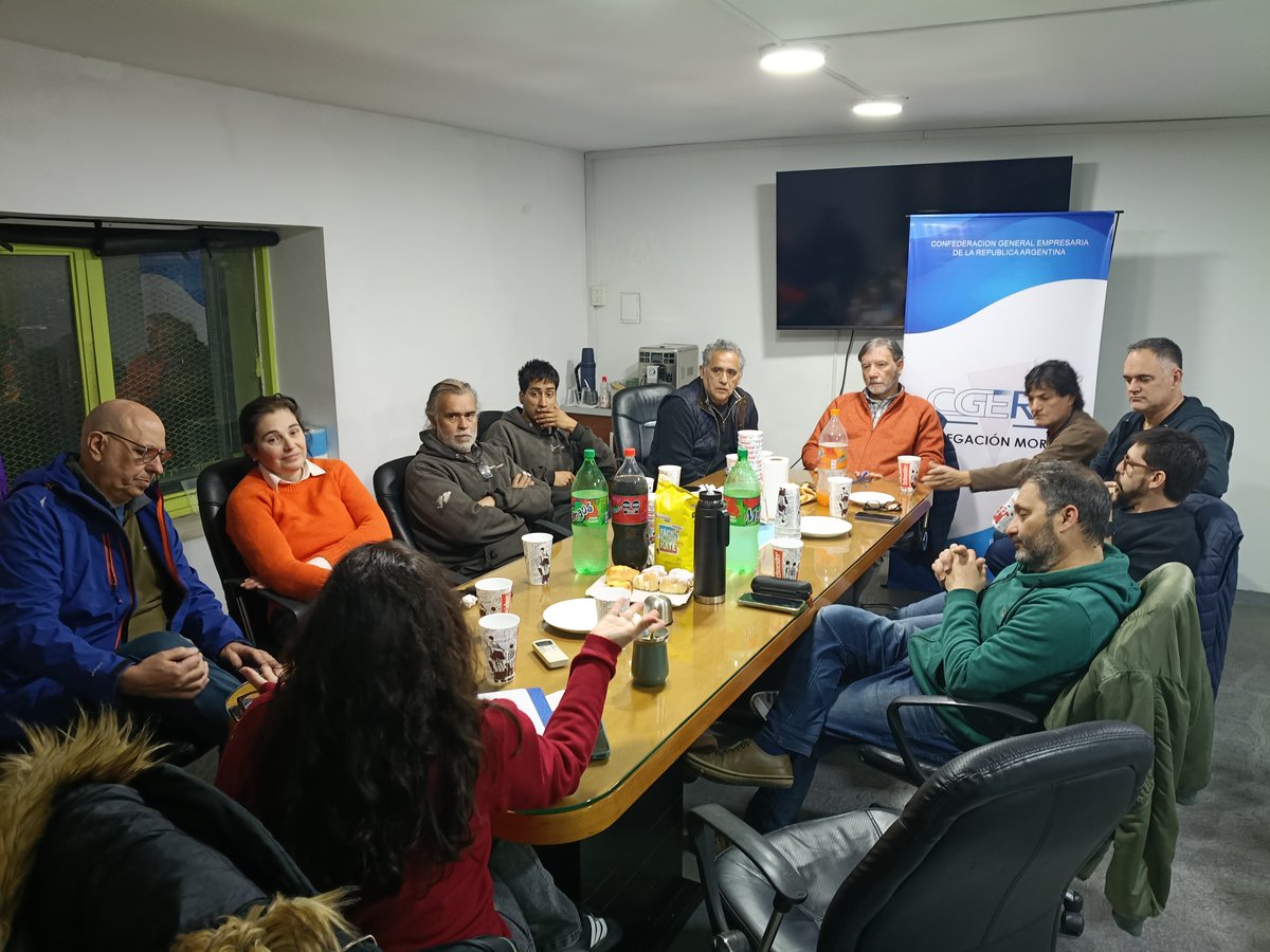 cgera_moron's tweet photo. 🔵 Ayer nos reunimos en @Newbagsrl para compartir un nuevo encuentro de CGERA Morón, un espacio para seguir fortaleciendo el vínculo entre nuestros socios, intercambiar miradas sobre la realidad productiva, y construir una agenda común para nuestras pymes.

#CgeraMoron
#Cgera https://t.co/uHiXaK2iMV