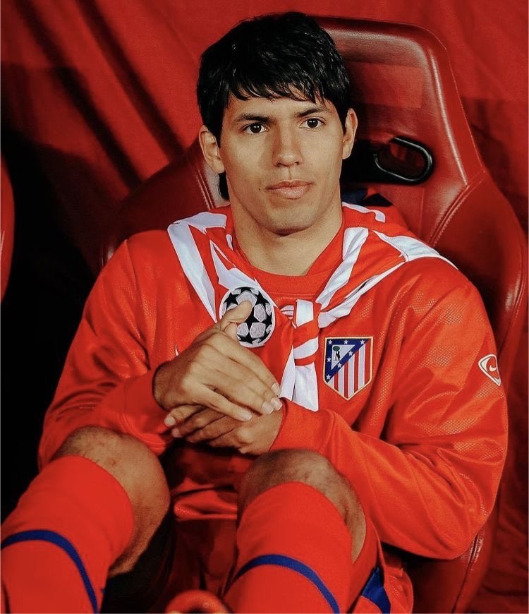 Tobs_fc's tweet photo. Aguero wanted to join Barcelona and fulfill his dreams but they blocked it. Now they are doing the same for Alvarez. 

Dear youngsters, no matter the circumstances you find yourself in, never settle for Atletico. https://t.co/QBmqRDcvC7