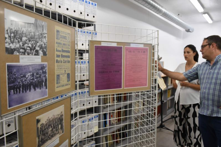 archivosclm's tweet photo. La exposición de Feria del #archivomunicipaldedaimiel rinde homenaje este año a la Banda Municipal de Música con motivo de su 150 aniversario.
+ Info: https://t.co/ayIOezIoRg

#daimiel
#bandamunicipaldemúsicadedaimiel
#feriadedaimiel
#ArchivosMunicipales
#exposicionesdocumentales https://t.co/Ss8RPhdwsx