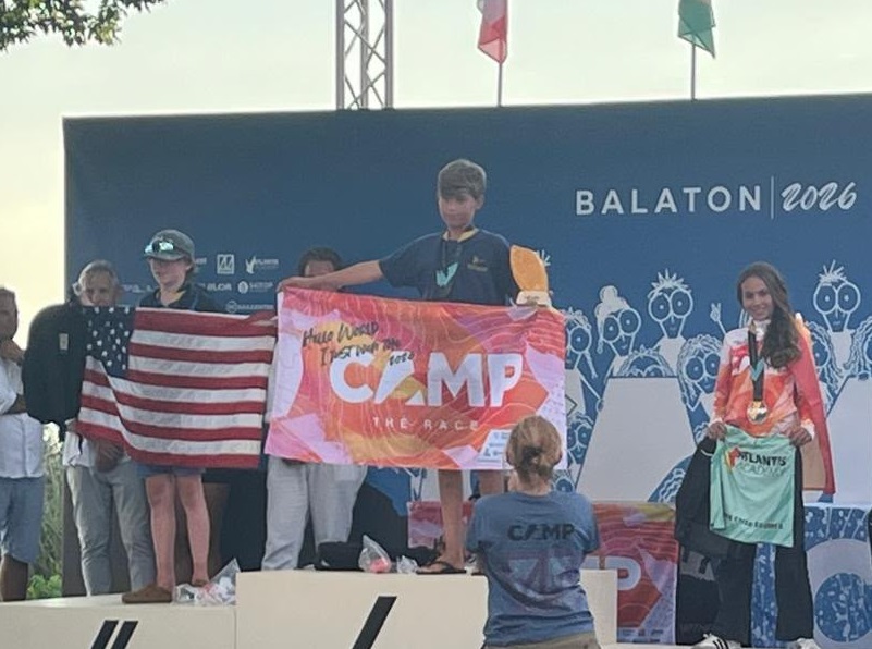 TodoGolesRadio's tweet photo. #Regata |🥉 Lola Carrión se clasifica en la tercera posición de la Balaton Camp de Hungría.
📈 La regatista del Real Club Náutico de Arrecife se subió al podio general y fue la mejor clasificada de la categoría sub'13 femenina. https://t.co/7JpBn4SXMa