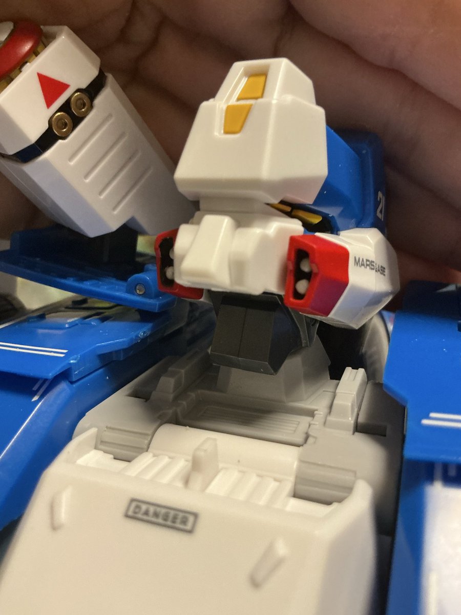 gambee_silver's tweet photo. POSE+のレギオス　　どうも首関節が逆についてるみたいで、変形出来ない https://t.co/WRorAPevfM