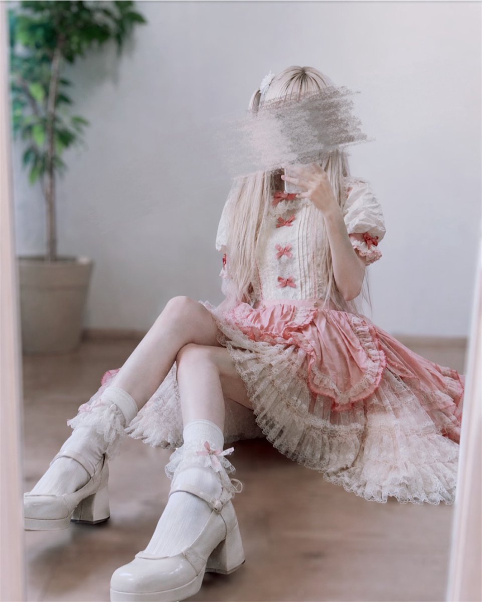 fifefoti's tweet photo. AIに背景綺麗にしてって頼んだらめっちゃ良いけど背景ガビガビになるの気になる https://t.co/KfbV2xNEJS