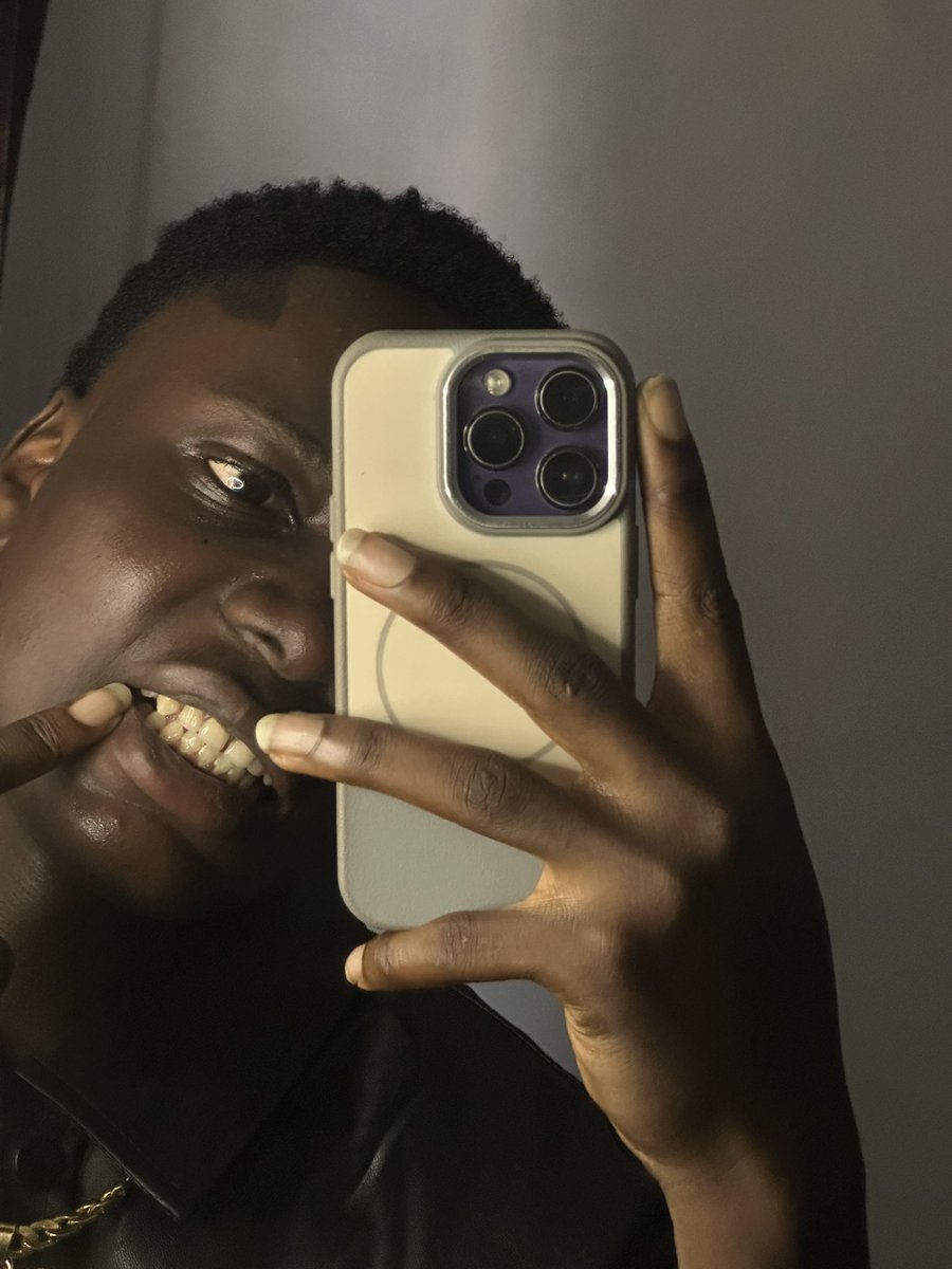 hintrovertt's tweet photo. On my way to meet a mutual, full Maruwa with natural ventilation 2k , uber 8k, spend wisely 😂💔

Guess the mutual for easy 10k 🙂. https://t.co/vQUp0nf2aK