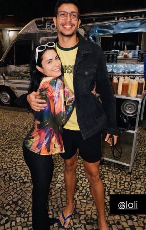 PortalLaliBR's tweet photo. 📸 | Lali com fãs no Rio de Janeiro. https://t.co/JYBZhd9vFO