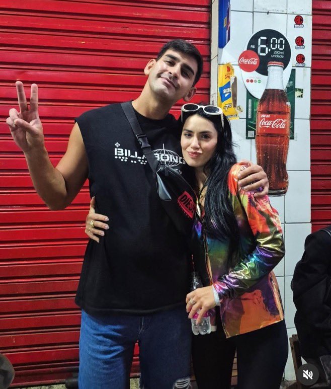 PortalLaliBR's tweet photo. 📸 | Lali com fãs no Rio de Janeiro. https://t.co/JYBZhd9vFO