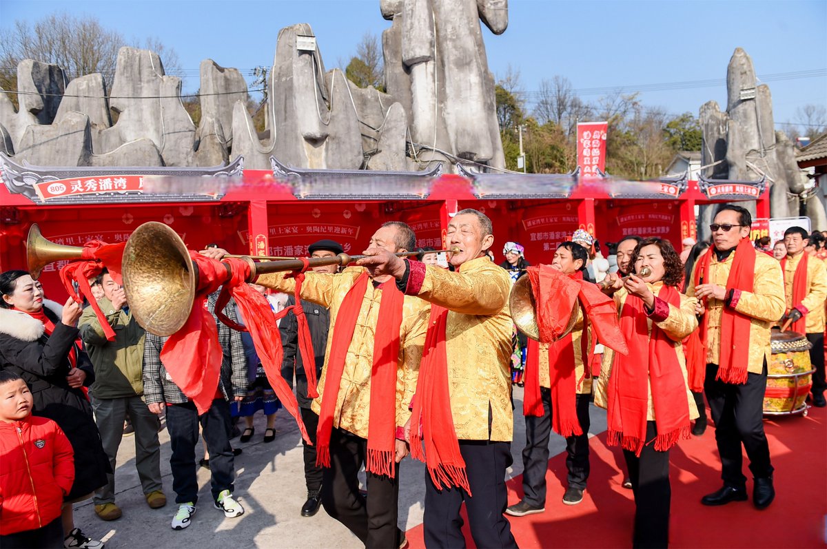 peacj648559's tweet photo. [Today marks the first light of Lunar New Year—may your home fill with red lanterns, sweet dumplings, and warm laughter. Happy Year of the Dragon! ] https://t.co/oSg2MDJeAh