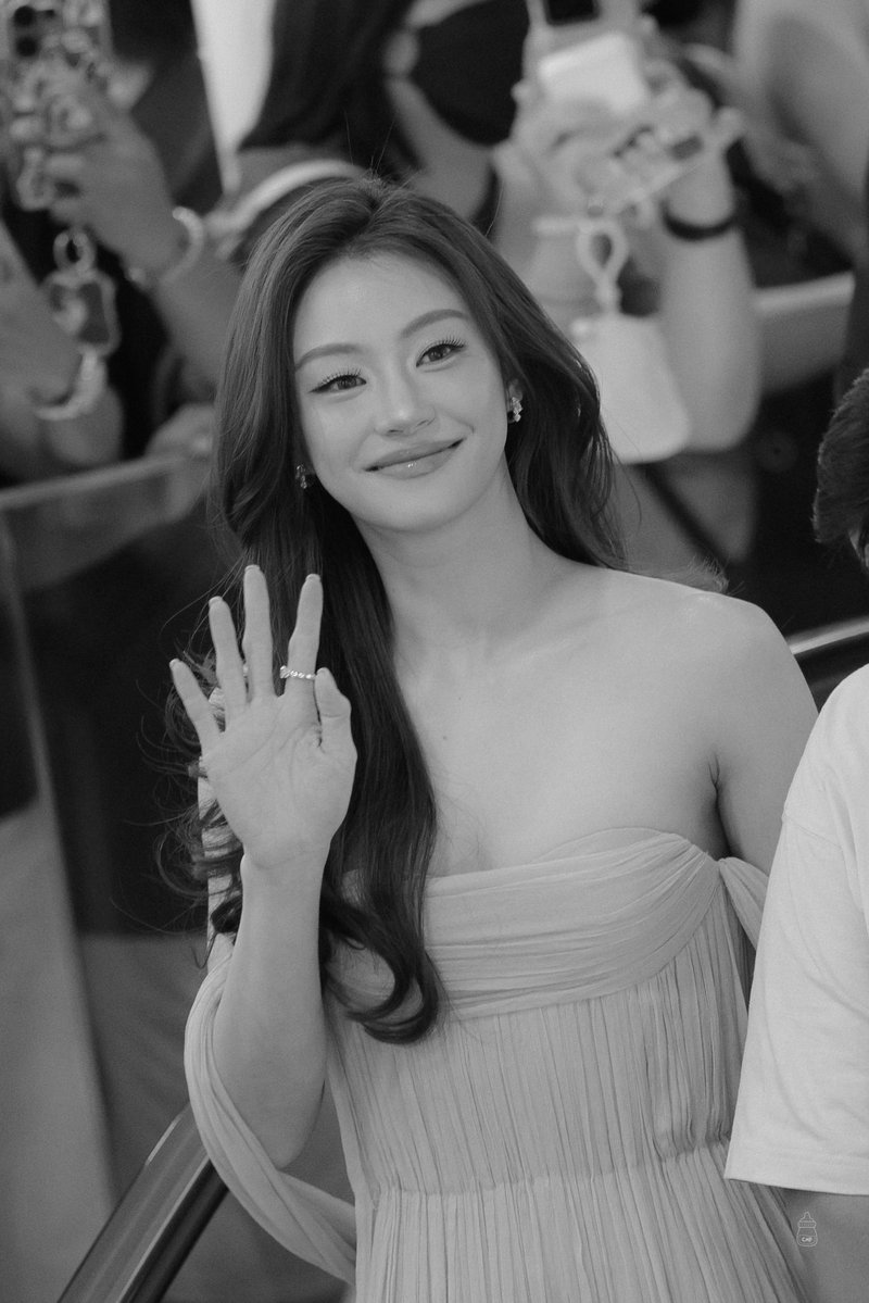 captain_np9's tweet photo. น้องหมิวววว สวยมากก 

MIU SPECIAL APPEARANCE 
#CentralBeautyAwards26xMiu 
#MiuNatsha #หมิวณัชชา https://t.co/JNdMtYyFjj