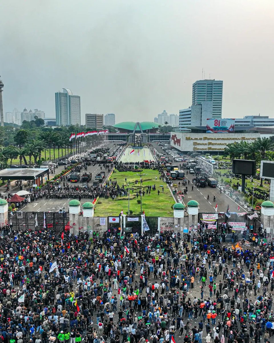 txtdrjkt's tweet photo. situesyen jam 5 sore hari ini jaks.

foto by : wibisono.ari https://t.co/cI3KncFjQU