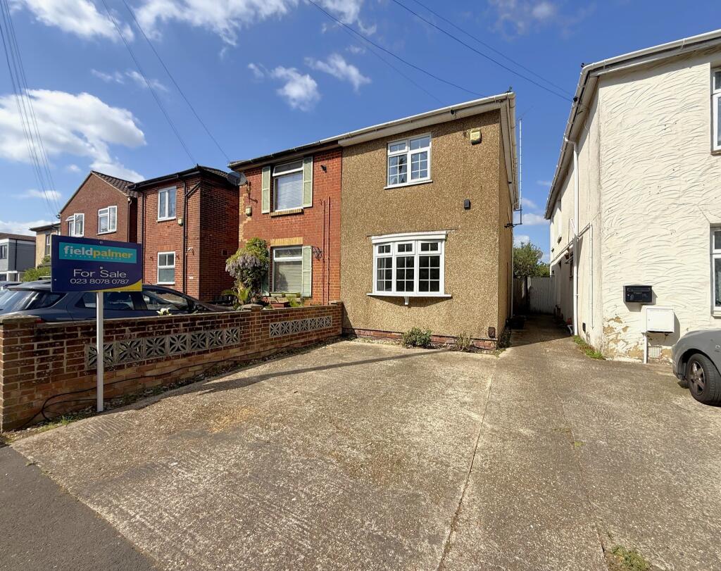 FieldPalmer's tweet photo. Offered for sale with no forward chain, this spacious three bedroom semi terrace #house is located in the popular area of #Freemantle, #Southampton and is ready to move into.
🏠Info- https://t.co/4yQBAYdGoo
📲Call Field Palmer Shirley 023 8078 0787 https://t.co/kl2sDUzgI6