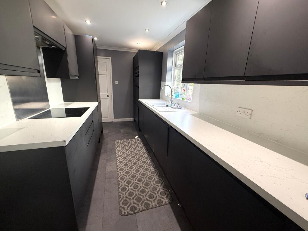 FieldPalmer's tweet photo. Offered for sale with no forward chain, this spacious three bedroom semi terrace #house is located in the popular area of #Freemantle, #Southampton and is ready to move into.
🏠Info- https://t.co/4yQBAYdGoo
📲Call Field Palmer Shirley 023 8078 0787 https://t.co/kl2sDUzgI6