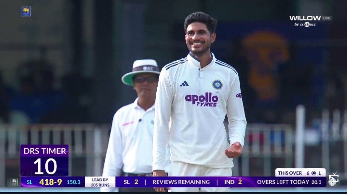 AhmedGT_'s tweet photo. Can't believe Shubman Gill has bowled better than every spinner today. 😭🙏 https://t.co/fR79kOVgdJ