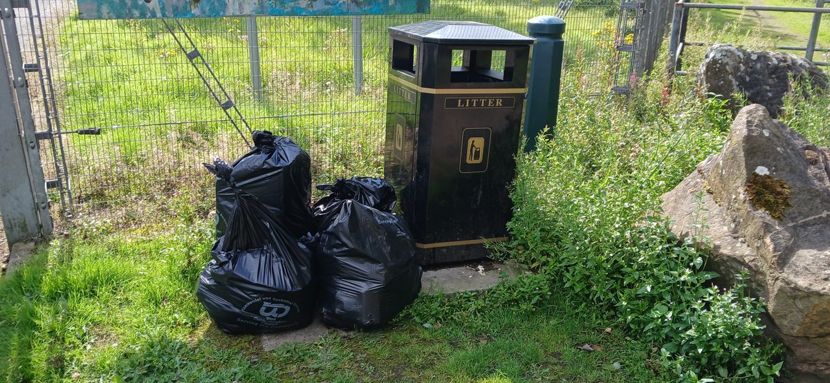 AlistairFergu11's tweet photo. 2nd pick of the morning on eastcshore of Clyde brings 4 bags & a tyre to be uplifted later.
#litterpicking #litterfree #ReportingLitter #keepbritaintidy #LeaveNoTrace #KeepScotlandtidy
#SpringCleanScotland #Litter
#Dumbdumpers
#WDCouncil #bigclydecleanup #greentangerine https://t.co/EKmKU2IEdh