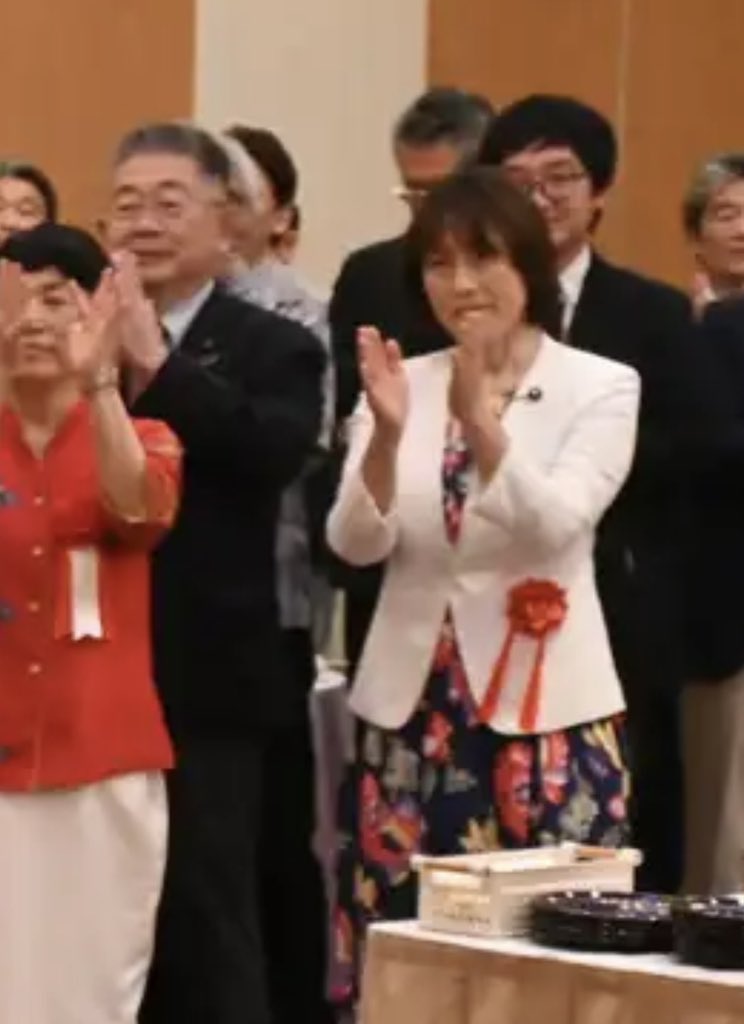 naruko_aiart's tweet photo. 党是で政治資金パーティー反対はずの日本共産党が、
玉城デニーの政治資金パーティーに嬉々として参加したのは何故なんですか？

玉城デニーに日本共産党の息が掛かってると公言してるのと同じですよね？ https://t.co/wuuQMV8caX