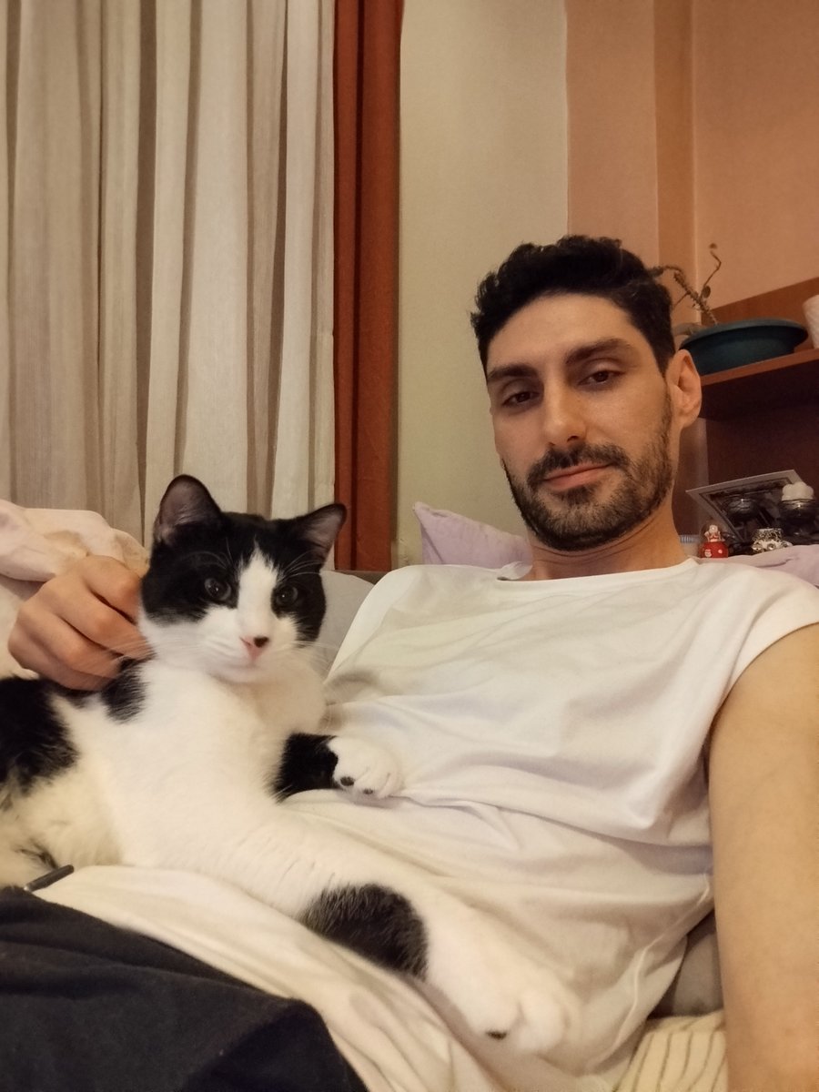 Levostrauss's tweet photo. Kadıköy Rasimpaşa Rıhtım Veteriner'de çalışan bilinçsiz kişi veya kişiler tarafından evladım hayattan koparıldı. Sadece kısırlaştırma işlemi i��in götürdüğüm erkek kedimi bu sözde klinik hiç bir test yapmadan ameliyatlar yapıp hayati hatalarını, suçlarını örtbas etmek için de - https://t.co/Wgue0wHHwx