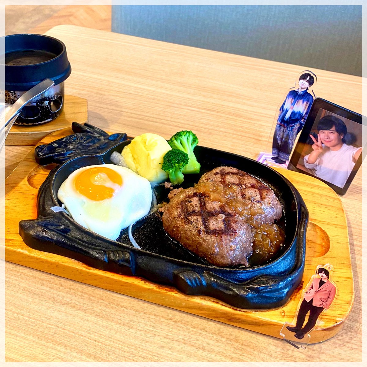 Mei_go_round2's tweet photo. ドライブ最高だったー！
ずっと映像で見られるのありがたい😭
車の内装もオシャレでびっくり！
窓とドアを開けもせず、後ろも見ずに駐車する惇太さんすごすぎる〜かっこよかった。

ハンバーグも魅力的すぎて早速食べに行ってきた🥺マッシュポテトに変更知らなかったけどすごく美味しい〜😄

#ずん散歩 https://t.co/aPxEbP6O5o