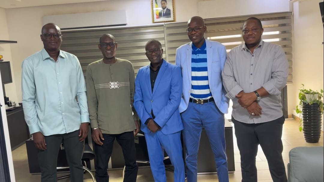 dgefm0's tweet photo. 🌊 𝗔𝗡𝗔 – 𝗗𝗚𝗘𝗙𝗠 : des échanges autour du développement et de la valorisation des macro-algues
Les discussions ont porté notamment sur la production, l’exploitation et la valorisation des macro-algues, ainsi que sur les opportunités de développement de cette filière. https://t.co/QRtx57PCd3
