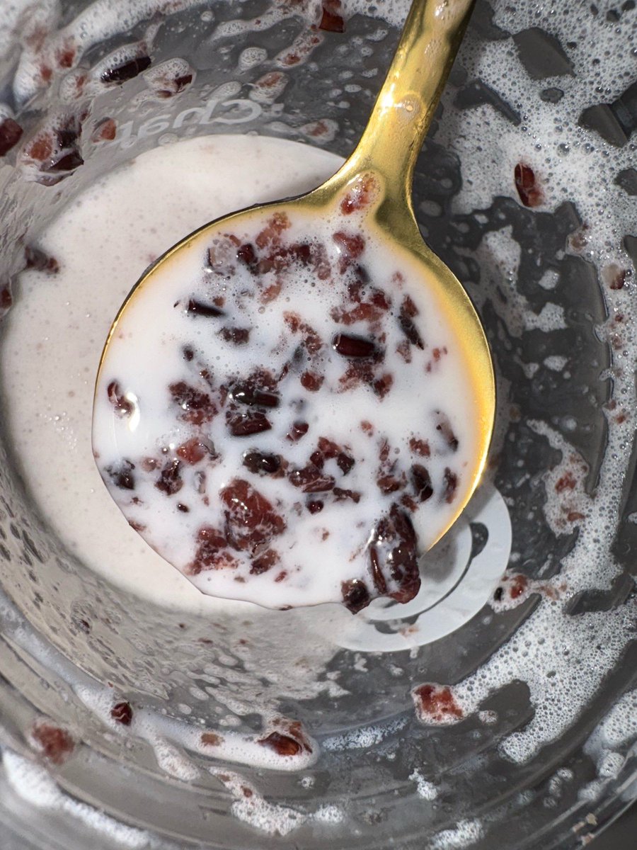 SaharAlQadi's tweet photo. This wild blueberry yogurt is a game-changer! Freshly plucked blueberries give it a tangy-sweet kick, and the creamy texture is perfectly balanced. No added sugars, just pure goodness—10/10 for breakfast! https://t.co/zVbyU003ce