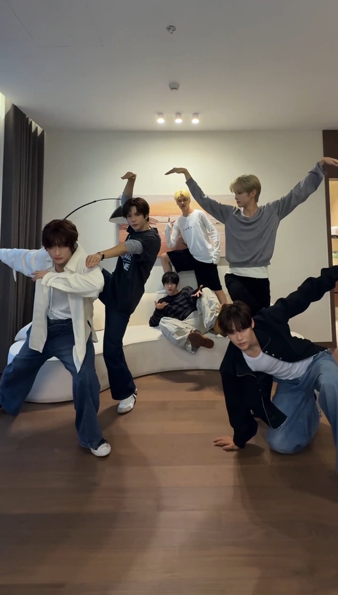 mepuppieyou's tweet photo. วันๆของน้องข้าว ติ๊งกะต๊อง 555555555 https://t.co/R7BtyERMb2