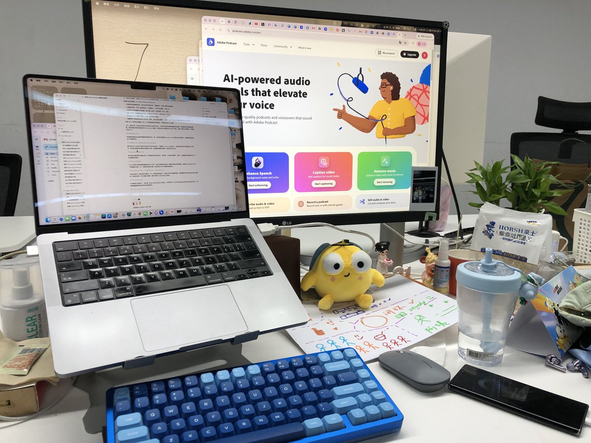 Lyra_ssia's tweet photo. Messy desk, pretty keyboard 💙
and the company laptop keyboard that is somehow already shiny with grease.
Finally, four months into the job, I’m getting my new grad training.

A slightly delayed “oh wait… I really am a new grad” moment lol. https://t.co/tlKD7IIDN0