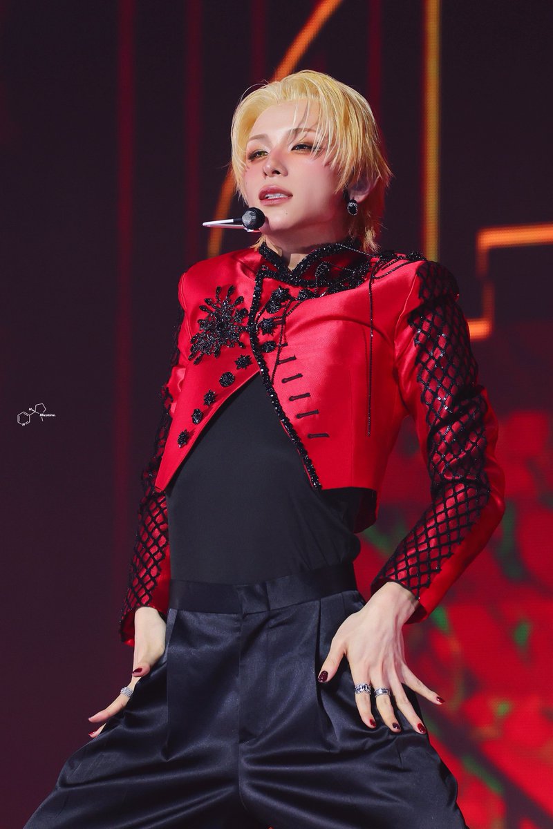 C10H14N2and's tweet photo. 260827 K-World Dream Awards

#XLOV #엑스러브
#HARU #하루 https://t.co/nuZf2hOemz