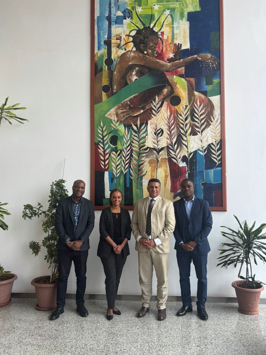 AUC_CIDO's tweet photo. Amb. @Aljowaily , Director of @AUC_CIDO, was pleased to receive Ms. @Semhar, Founder &amp; CEO of @Diaspo_Academy.
Discussions focused on the contribution of the #AfricanDiaspora in the US and the role of  #DiasporaHumanCapital in advancing the @_AfricanUnion's #agenda2063.
#USAfrica https://t.co/qVN0kgyMP8