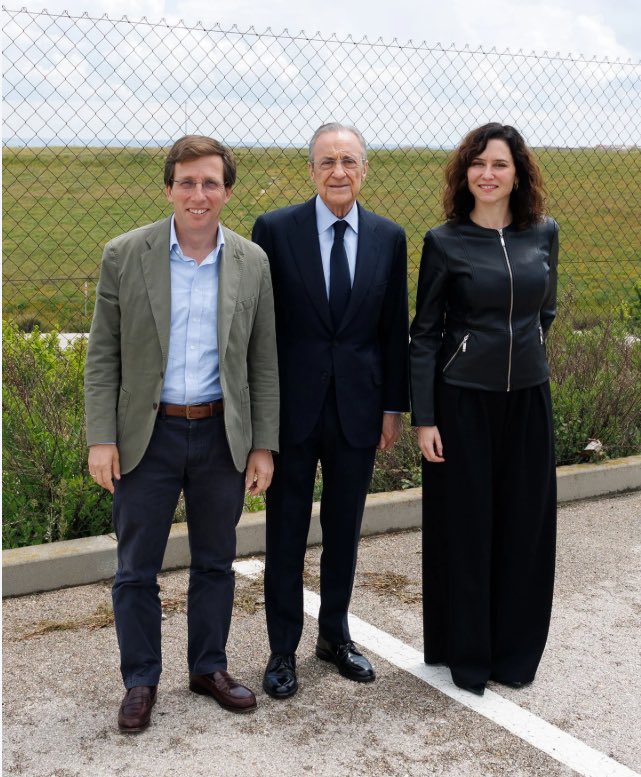 jotajordi13's tweet photo. Mientras os venden que el Barça hace “palancas” el Real Madrid vuelve a ser salvado por la política de sus deudas como ya pasó en 2001. 
No hagas RT ni nada… que si lo sabe mucha gente se enfadan. https://t.co/TNz0n4m76Z