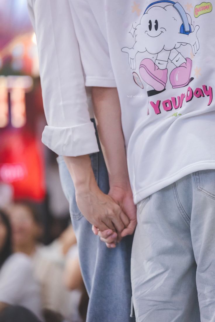 tlesfirstone's tweet photo. their hands were made for each other https://t.co/JmBl6Ye56U