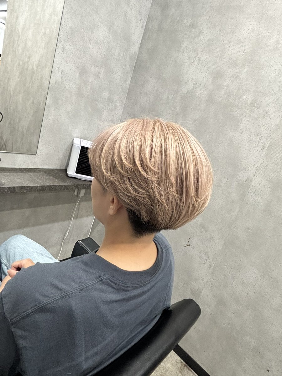 shimapro's tweet photo. リタッチしてもろた！
ウキウキしてしまうよね〜
襟足もスッキリ〜 https://t.co/XWJh7UKV0g