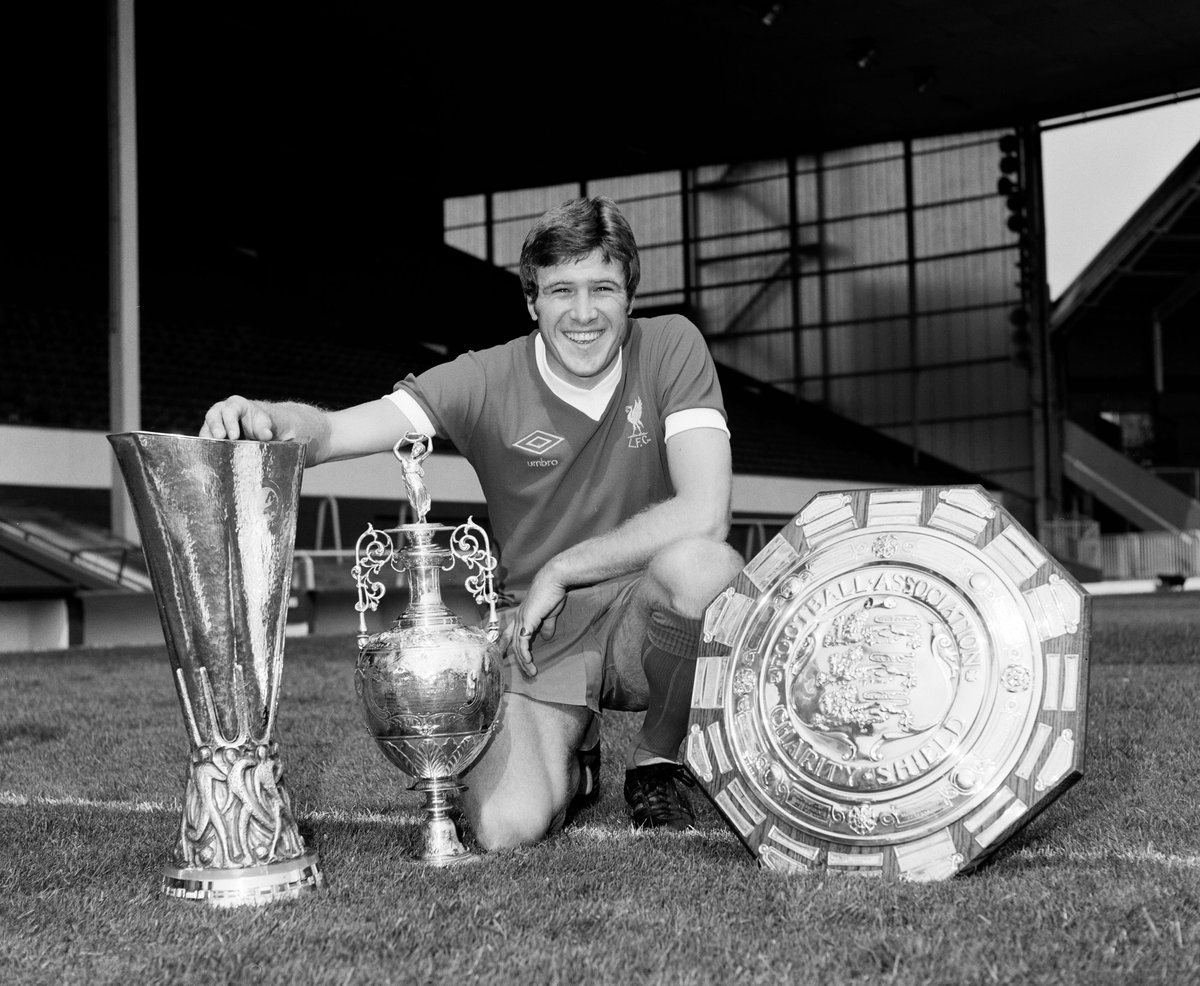 LFC's tweet photo. Our first European Cup-winning captain and the only skipper to have lifted the trophy for us twice 🏆

Remembering the legendary Emlyn Hughes who was born on this day in 1947 ❤️ https://t.co/kbQAx1h1kY