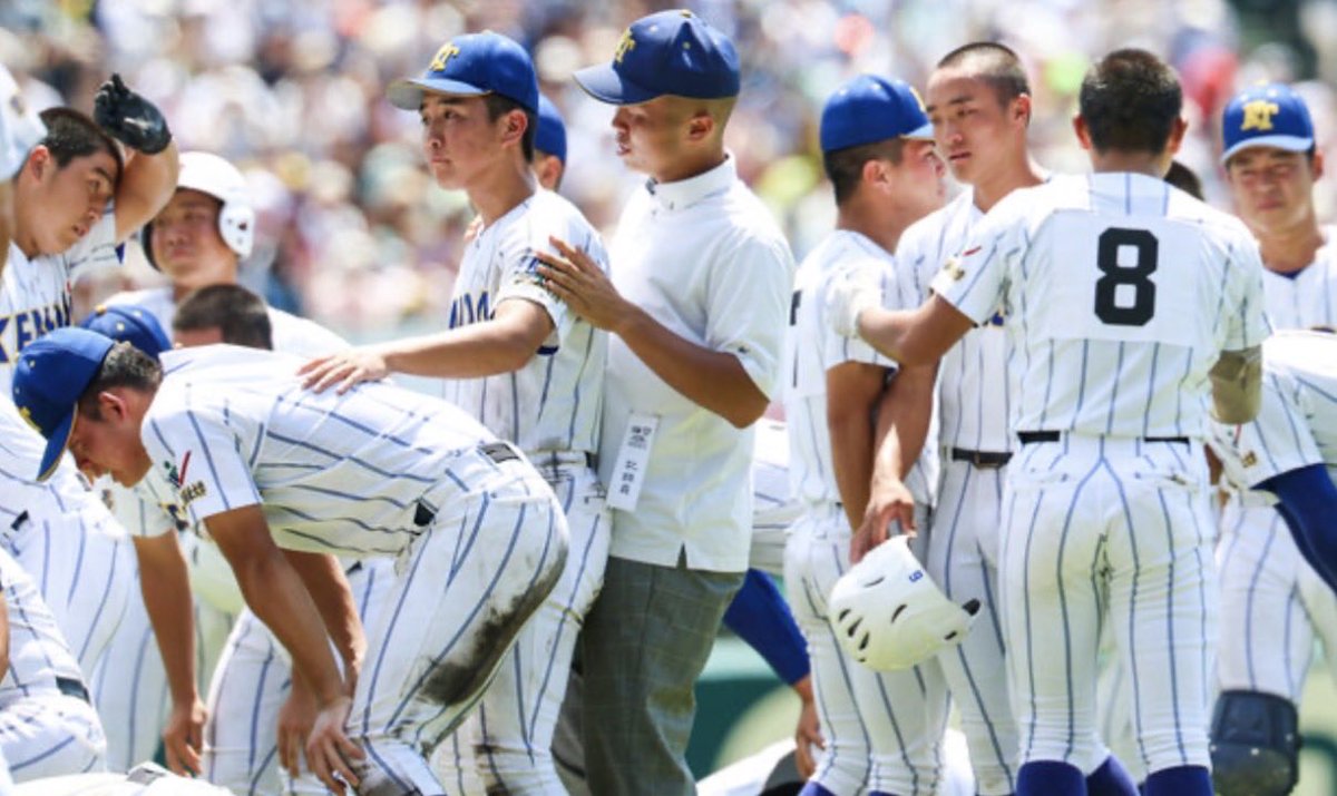 general_basebal's tweet photo. 「甲子園出場監督が、自己破産になったら“ニュース”になってしまう」

健大高崎・青栁博文監督は、
そこまで追い込まれていたという。

創部当初、野球部の環境を整えるため、
自ら資金を工面してきた。

2011年夏、初の甲子園出場。
それでも多額の借金は残っていた。

最後は両親に事情を話し、800万円を借りたという。

#高校野球 

https://t.co/raEu0Mm0WL