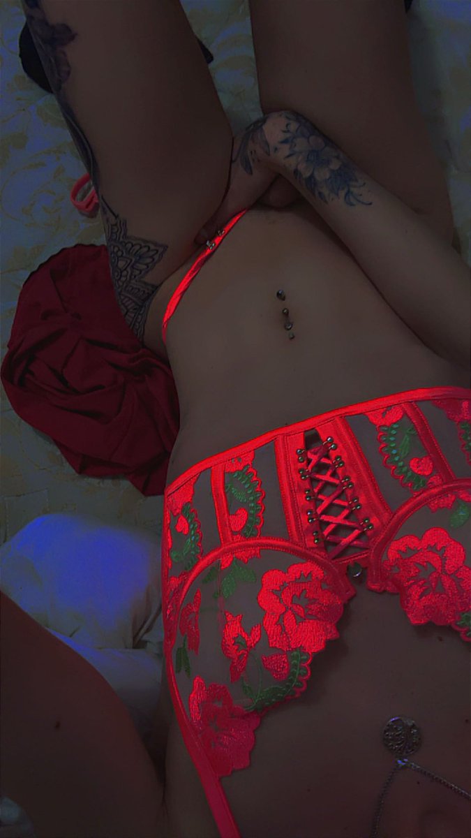 Babyisbad724's tweet photo. Look at my page if you wanna see my hand moved xx 

#ass #OnlyFans #SugarBabies
#SugarBabyTwitter #trans #transgender
#LGBTQ #bdsm #submissive #lingerie #sexwork #playforpay #straight #girlcock #fem #escort #chudai #tattoo #tattooslut https://t.co/mMRn7PLVCb