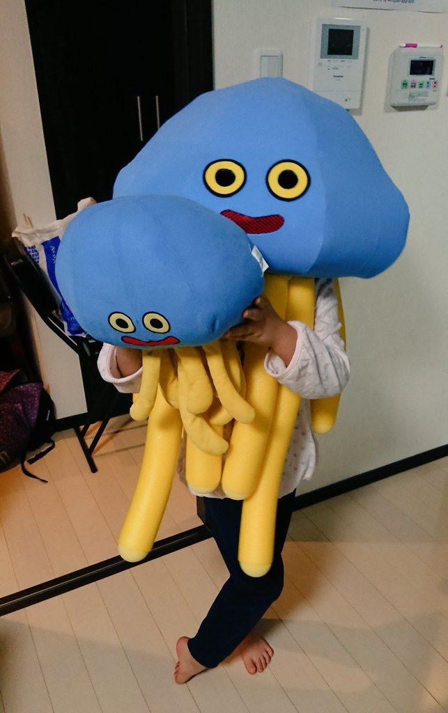 bonkoro1's tweet photo. ホイミスライム期の次女はまだこんなにちっちゃかったのよね。
今は母の身長を超えてじごくのつかいに… https://t.co/JqPcbtsQiU